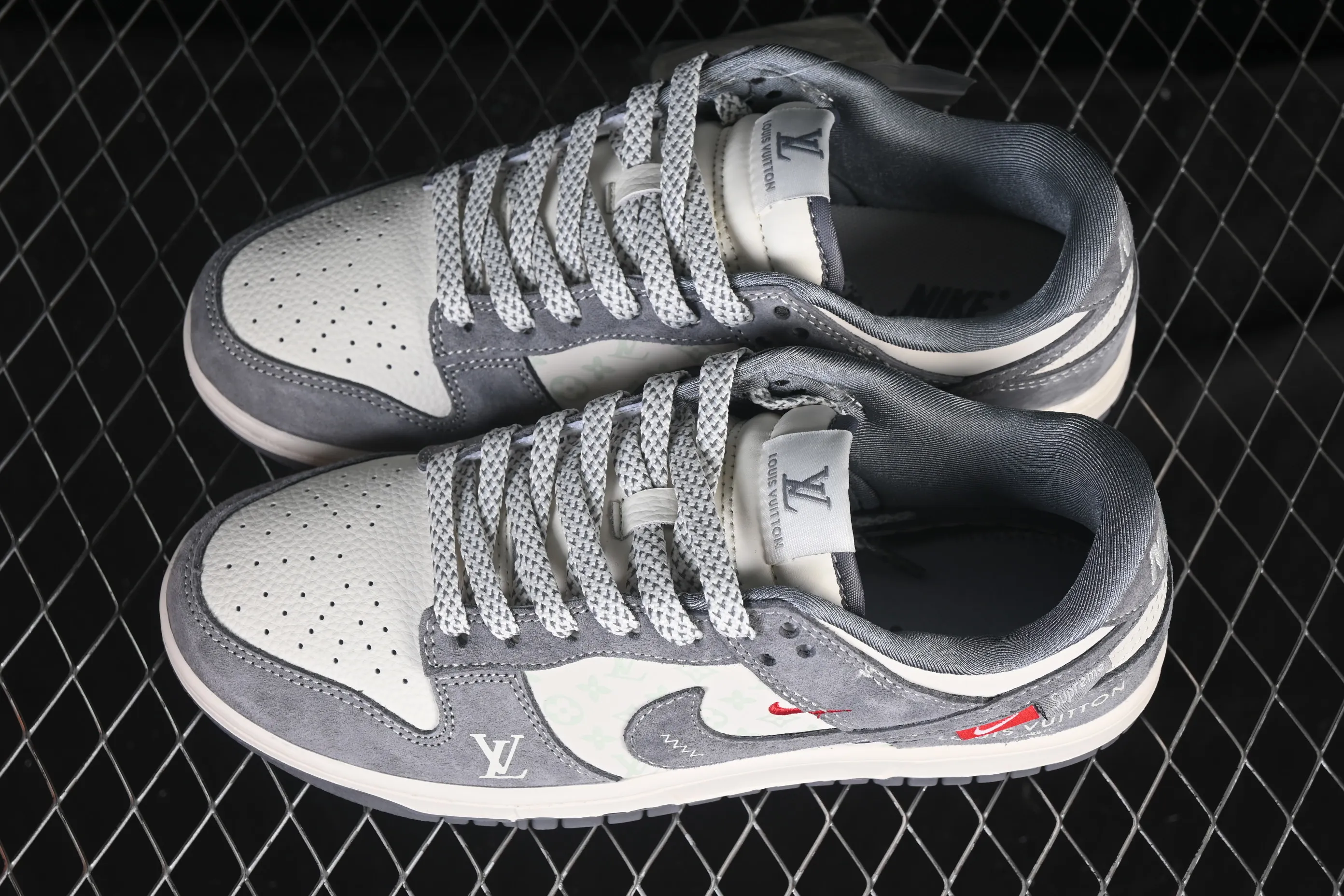 All Categories Nk SB Dunk Series Nk SB Dunk Low High-end Customized Low-top Shoes Nike SB Dunk Low Joint Gray Pig Eight Red Label Anniversary High-end Customized Low-top Casual Shoes CX5050-Y13